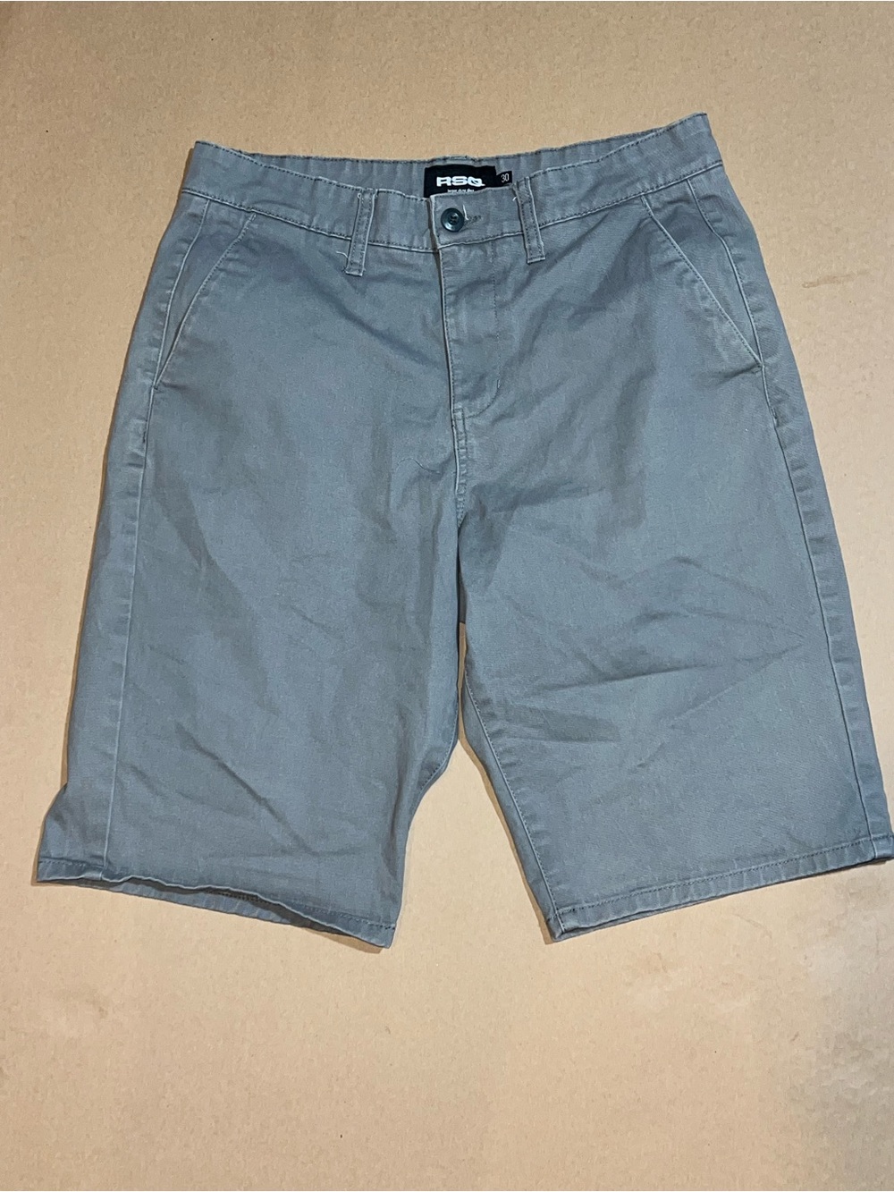 RSQ Men’s Gray Flat-Front Chino Shorts